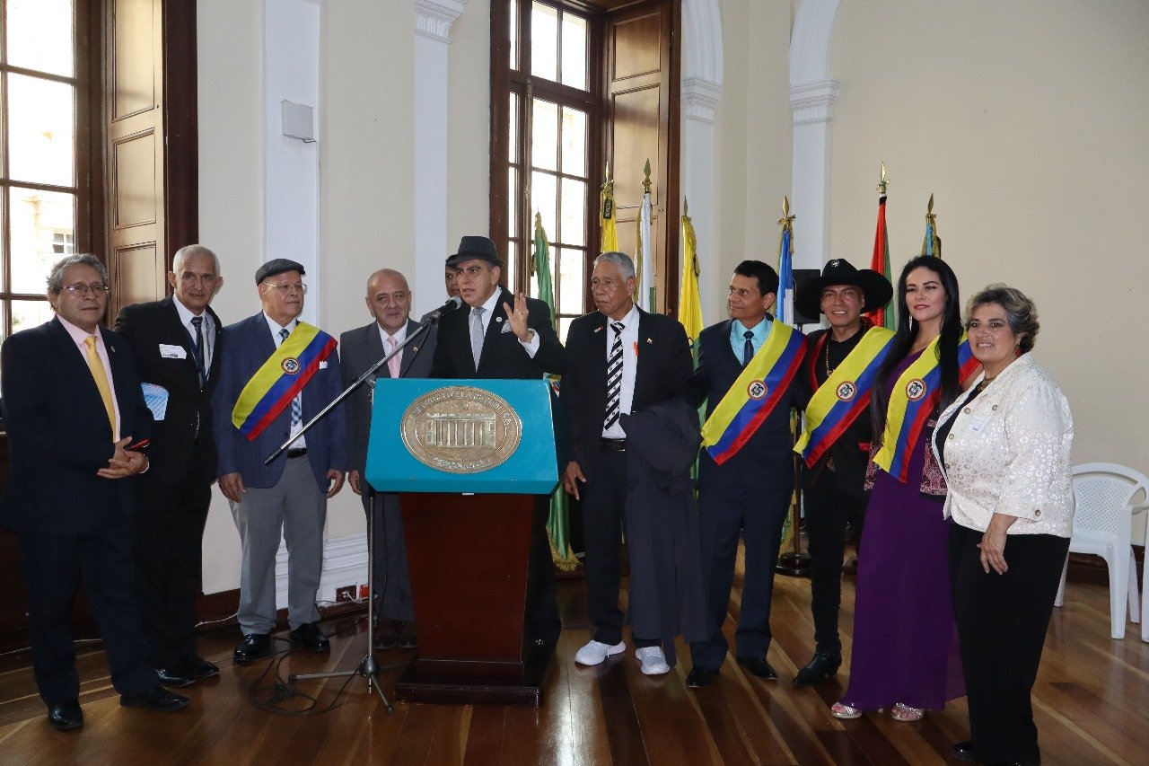 Alcalde de Barbosa (Antioquia) recibe el Máximo Galardón Colombia por su gestión