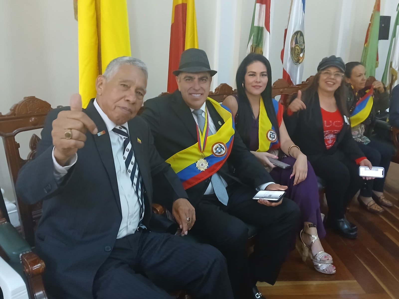 Profesionales de la salud reciben el Máximo Galardón Colombia Medicina en el Congreso
